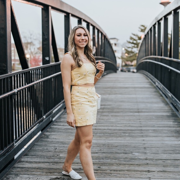 Forever 21 2-piece yellow floral skirt set - Picture 4 of 4